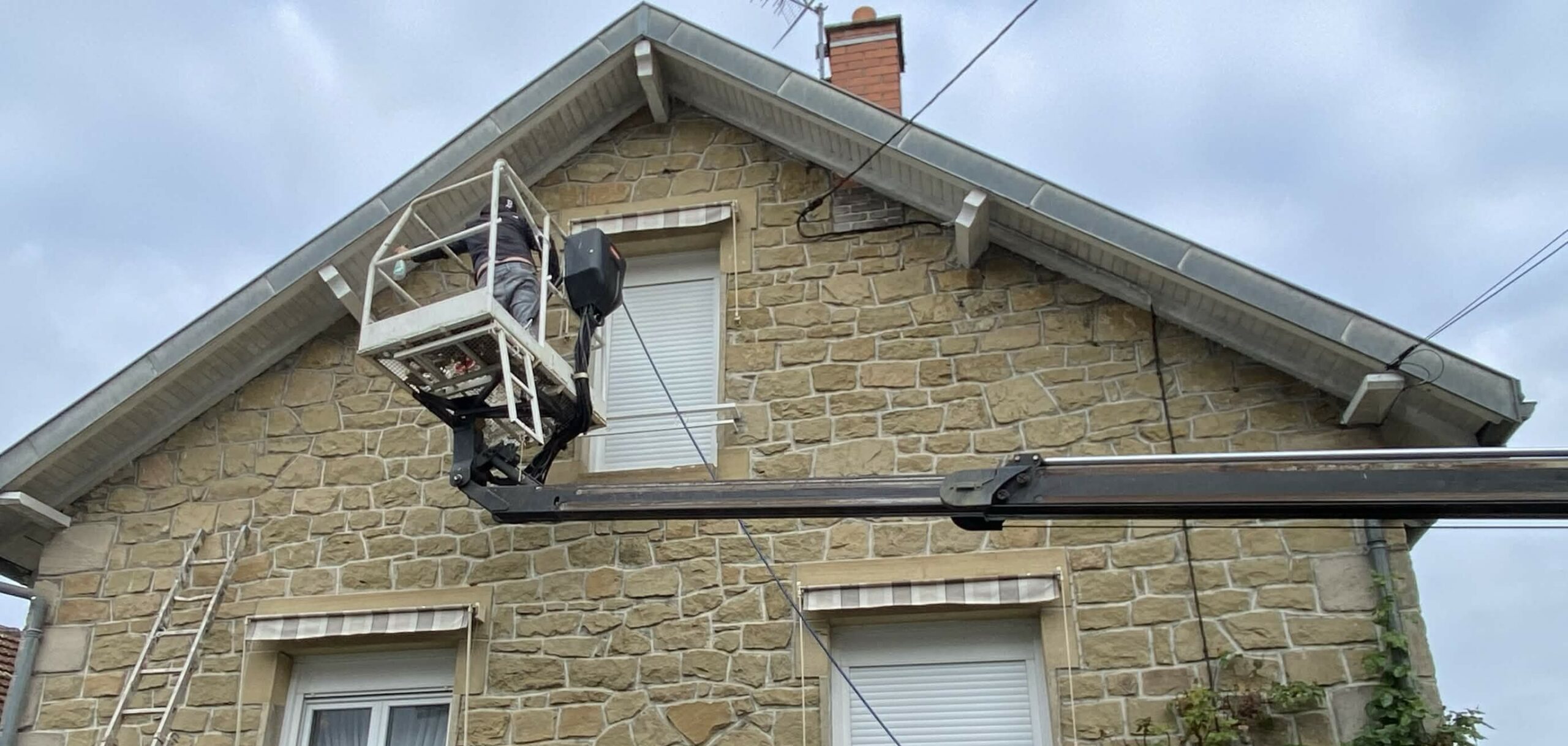 Peinture PVC avant-toits extérieur en Corrèze